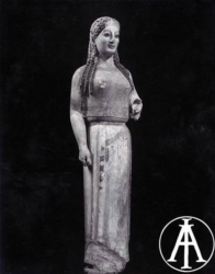 Atene, Museo dell'Acropoli, Kore col peplo.<br>Fot.: Edizioni Alinari, Firenze, n. 24645.<br>Data ripresa: 1930 ca. <br>Fondo Lugli, inv. 73931
