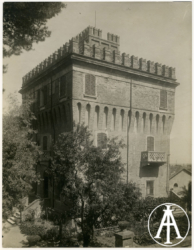 Cattolica (FC), la rocca.
<br>Albumina, mm. 173 x 227
<br>Fot.: Istituto Italiano d'Arti Grafiche, Bergamo (?).
<br>Data ripresa: 1905 circa
<br>Fondo Ricci, inv. 26634
