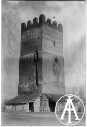 Ferrara (FE), Torre dell'Uccellino.<br>
Albumina, mm. 111 x 162
<br>Fot.: Istituto Italiano d'Arti Grafiche, Bergamo.
<br>Data ripresa: 1910 circa
<br>Fondo Ricci, inv. 21015