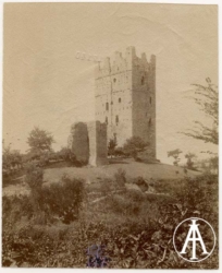 Porciano (AR), castello dei conti Guidi.<br>
Albumina, mm. 112 x 140<br>
Fot.: Istituto Italiano d'Arti Grafiche, Bergamo (?).
<br>Data ripresa: 1910 circa
<br>Fondo Ricci, inv. 17140
