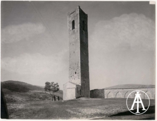 San Severino Marche (MC), torre degli Smeducci.<br>
Gelatina, mm. 254 x 193
<br>Fot.: Istituto Italiano d'Arti Grafiche, Bergamo.
<br>Data ripresa: 1905 circa
<br>Fondo Ricci, inv. 18225