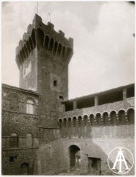 Spedaletto (SI), castello.<br>
Albumina, mm. 195 x 253
<br>Fot.: Istituto Italiano d'Arti Grafiche, Bergamo.
<br>Data ripresa: 1905 circa <br>
Fondo Ricci, inv. 14519