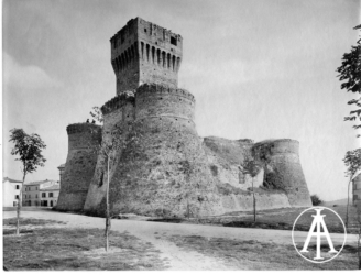 Urbisaglia (MC), la rocca.<br>
Albumina, mm. 255 x 191
<br>Fot.: Istituto Italiano d'Arti Grafiche, Bergamo.
<br>Data ripresa: 1905 circa
<br>Fondo Ricci, inv. 21734