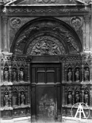 Vicovaro (RM), Tempietto di San Giacomo, portale. <br>Gelatina, mm 170 x 230<br>Fot.: Gabinetto Fotografico Nazionale, Roma, serie E 845<br>Data ripresa: 1910 ca.<br>Fototeca INASA, inv. 52924