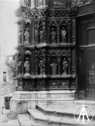 Vicovaro (RM), Tempietto di San Giacomo, portale. Nicchie del lato sinistro. <br>Gelatina, mm 170 x 230<br>Fot.: Gabinetto Fotografico Nazionale, Roma, serie E 842<br>Data ripresa: 1910 ca.<br>Fototeca INASA, inv. 59780