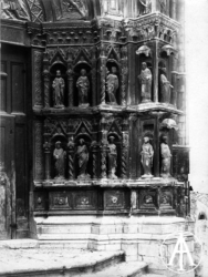 Vicovaro (RM), Tempietto di San Giacomo, portale. Nicchie del lato destro<br>Gelatina, mm 170 x 230<br>Fot.: Gabinetto Fotografico Nazionale, Roma, serie E 841<br>Data ripresa: 1910 ca.<br>Fototeca INASA, inv. 59781